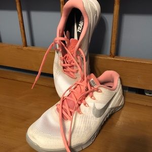 EUC Nike Metcon 3 Athletic Training Ivory Pink
